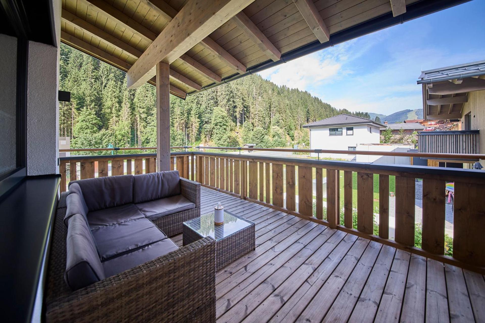 Haus Joan - Apartments Saalbach-Hinterglemm Exterior photo