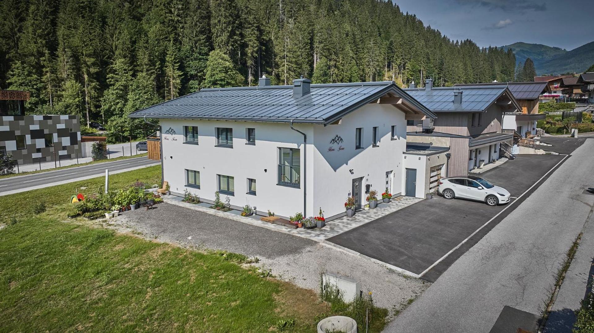 Haus Joan - Apartments Saalbach-Hinterglemm Exterior photo