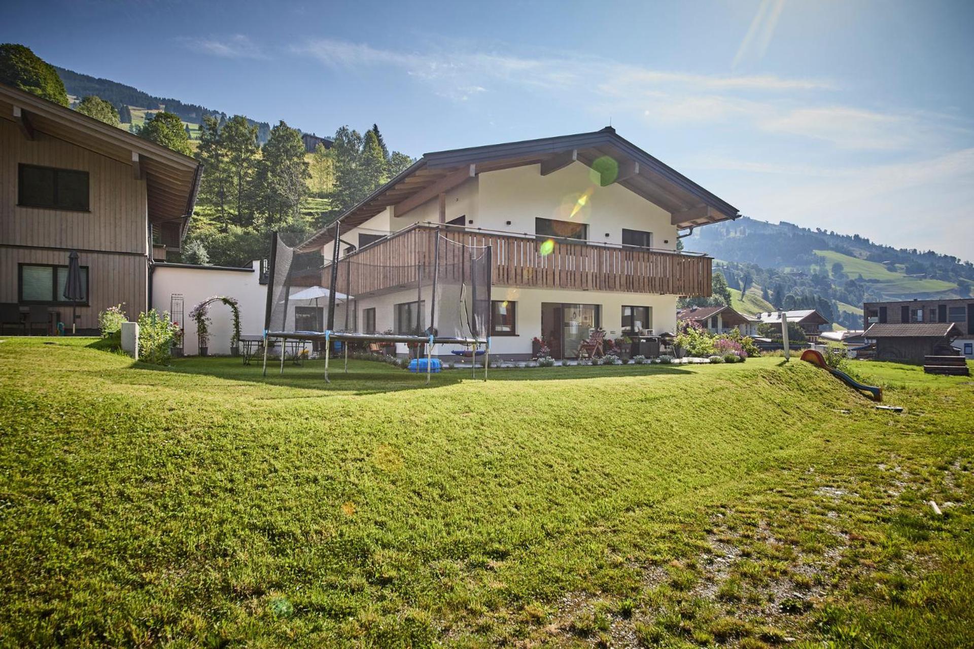 Haus Joan - Apartments Saalbach-Hinterglemm Exterior photo